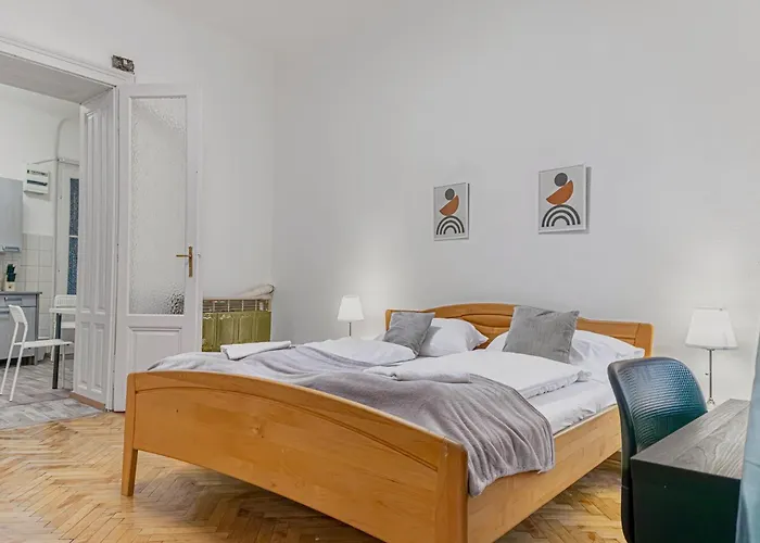 Cozy 2br For Up To 6p, Near Wiener Stadthalle דירה *
