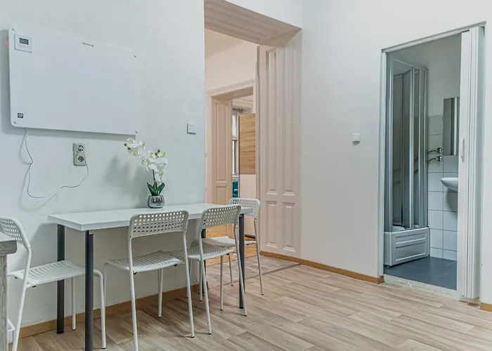 Cozy 2br For Up To 6p, Near Wiener Stadthalle דירה