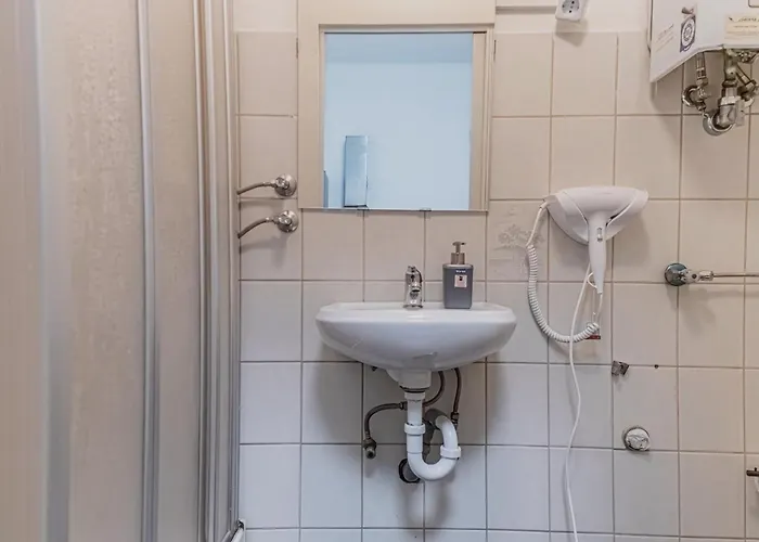 Cozy 2br For Up To 6p, Near Wiener Stadthalle דירה
