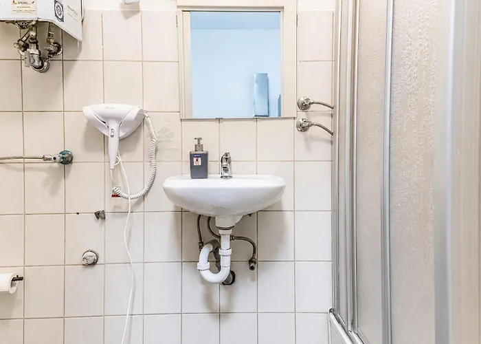 Cozy 2br For Up To 6p, Near Wiener Stadthalle וינה