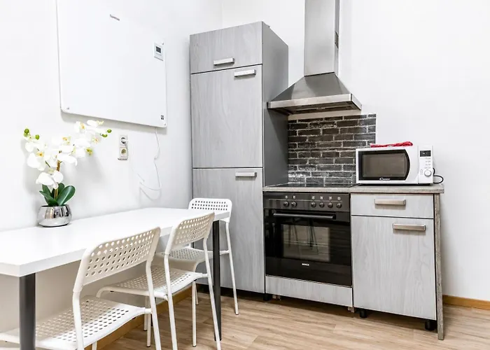 דירה Cozy 2br For Up To 6p, Near Wiener Stadthalle *