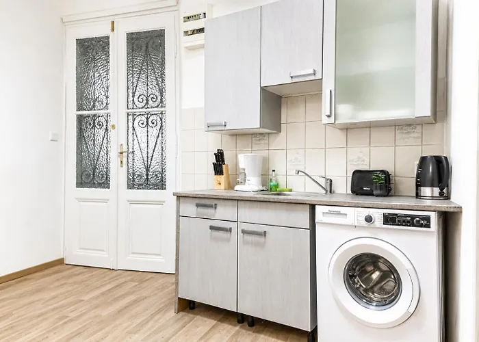 Cozy 2br For Up To 6p, Near Wiener Stadthalle דירה *